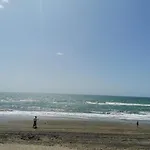 Lovely And Quiet מארבלה
